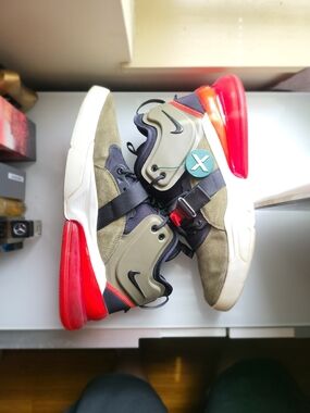Nike 270 Olive Green & Red Sneakers